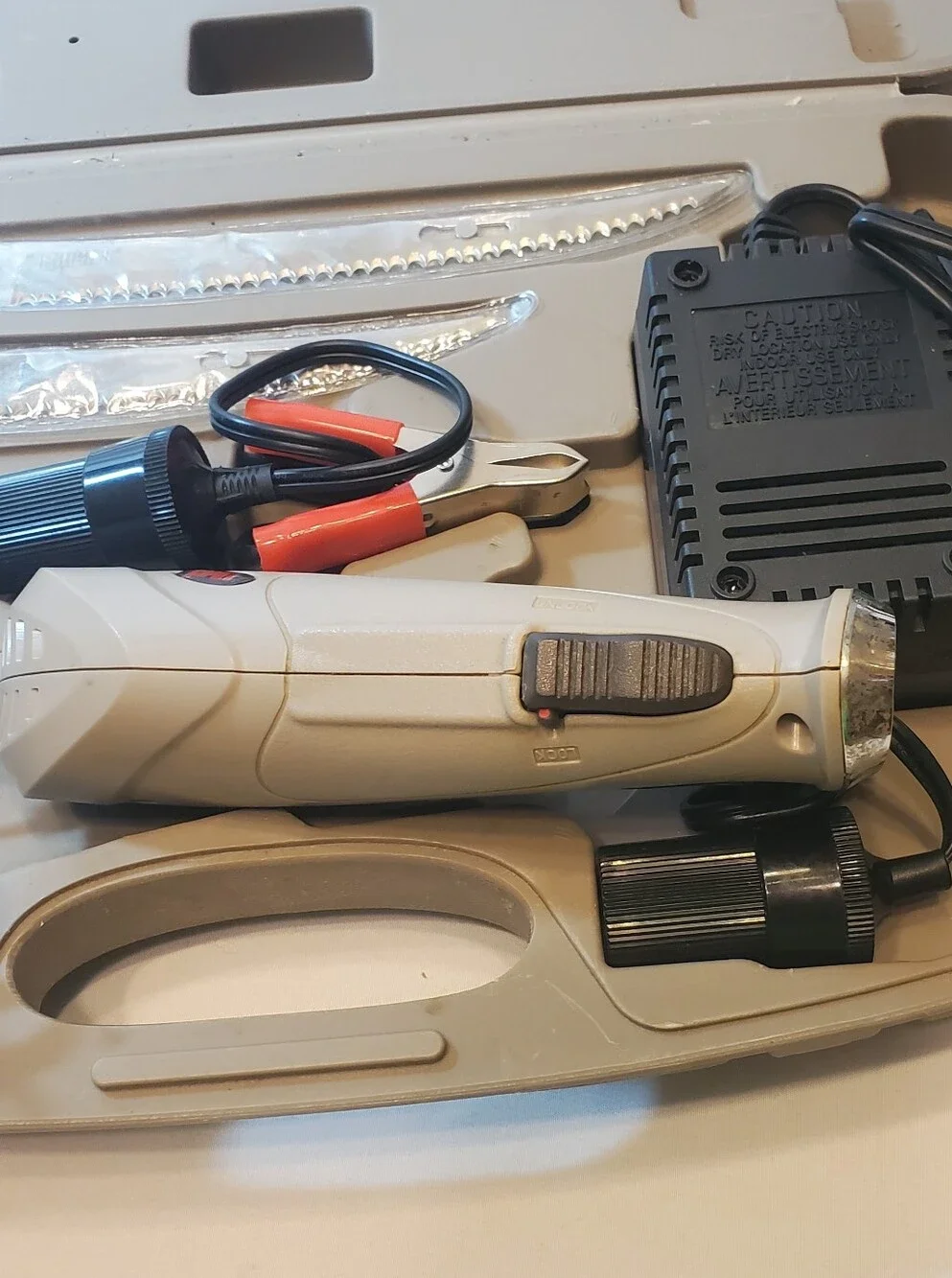 Rapala Electric Fillet Knife Hard Shell Tackle Case 2 Blades Battery Charger EUC